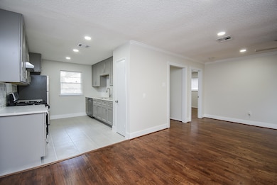 6023 Weeping Willow Rd, Houston, TX 77092 - photo 6