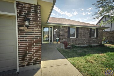 4232 SW Colly Creek Ct, Topeka, KS 66610 - photo 2