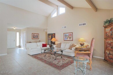 7314ERoseLn LivingRoom