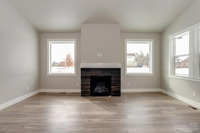 855 NW 13th St, Redmond, OR 97756 - photo 5