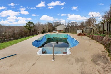 235 Carl Taylor Rd, Tennessee Ridge, TN 37178 - photo 5