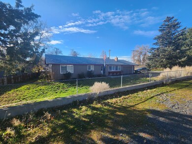 1902 Carlson Dr, Klamath Falls, OR 97603 - photo 3