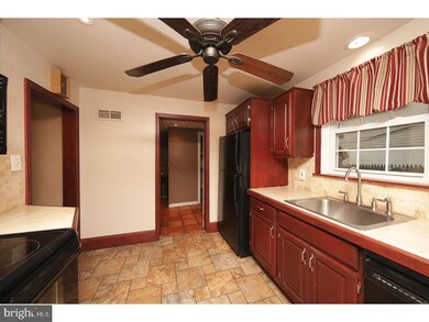 305 Greenwood Rd, Lansdale, PA 19446 - photo 4