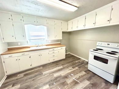 811 S Avenue H, Clifton, TX 76634 - photo 3