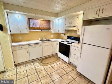 211 N Brobst St, Reading, PA 19607 - photo 7