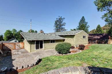1749 NE Beverly Dr, Grants Pass, OR 97526 - photo 2