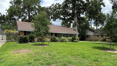 835 Wycliffe Dr, Houston, TX 77079 - photo 4