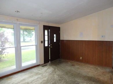 102 Del Rio Rd, Carpentersville, IL 60110 - photo 5