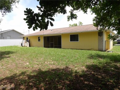 Rear view of property with a screened in lanai, wo