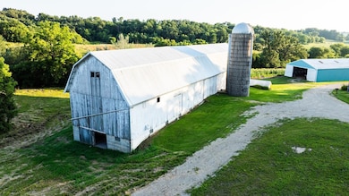 8991 Mckenzie Ln, Hollandale, WI 53544 - photo 4