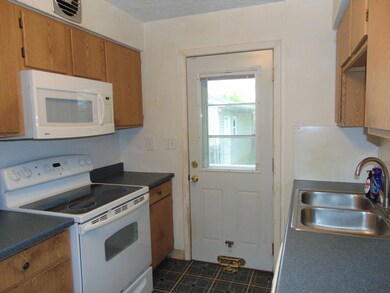 Kitchen to Bkyd
