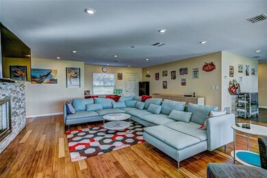 612 Lake Dora Dr, Tavares, FL 32778 - photo 5