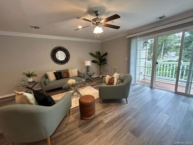 85 Overlook Dr unit 85, Farmingville, NY 11738 - photo 5