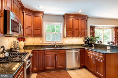 7737 Jewelweed Ct, Springfield, VA 22152 - photo 5