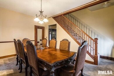 917 W Locust St, Davenport, IA 52804 - photo 4