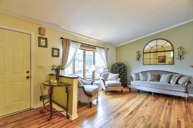 002_Living Room