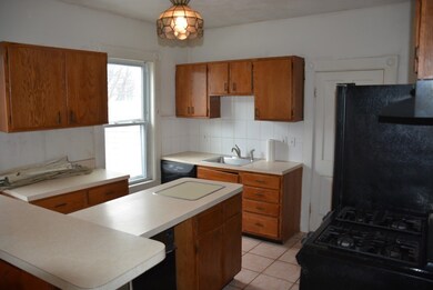 180 Lowell St unit 1, Waltham, MA 02453 - photo 2