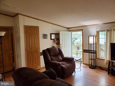 507 W 3rd Ave, Ranson, WV 25438 - photo 7