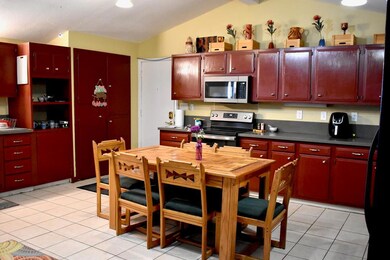 Kitchen. Appliances new in 2023. Fridge included