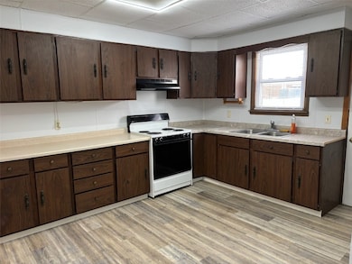 2104 Grand Ave, Muscatine, IA 52761 - photo 2