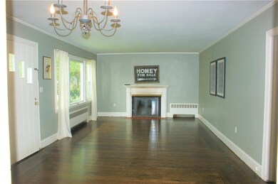 19 Nicholson Crescent, Middletown, RI 02842 - photo 2