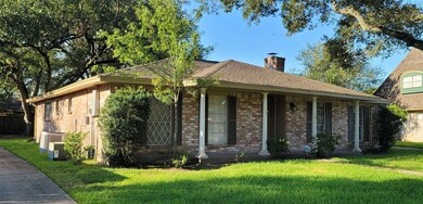 12010 Kirknoll Dr, Houston, TX 77089 - photo 3