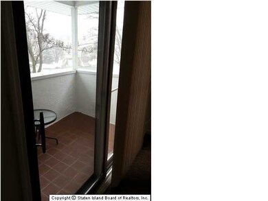 32 Greenway Dr, Staten Island, NY 10301 - photo 5