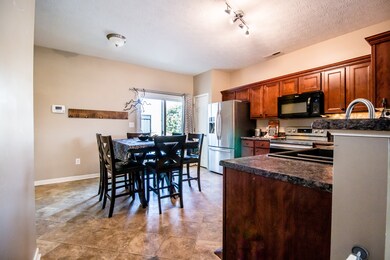 2194 Shadow Creek Blvd, Columbus, IN 47201 - photo 7