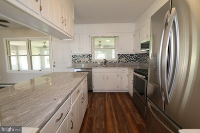 22116 Holiday Dr, Smithsburg, MD 21783 - photo 4