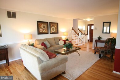 10513 Dillard Ct, Fairfax, VA 22032 - photo 3