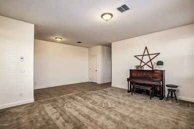 Fromal living room pic 3