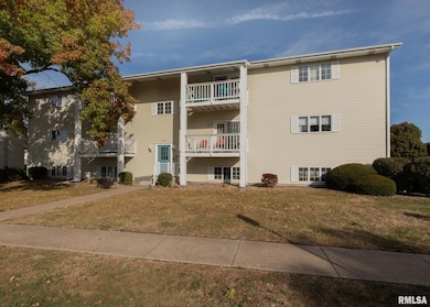 3260 Parkwild Dr unit 3D, Bettendorf, IA 52722 - photo 2