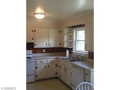 Kitchen - Large, eat-in