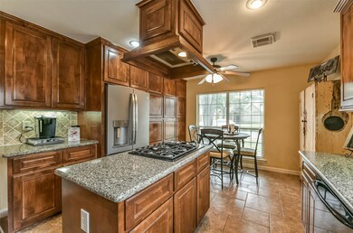 4008 Hazelwood Dr, Pearland, TX 77584 - photo 5