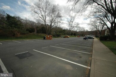 9449 Fairfax Blvd unit 302, Fairfax, VA 22031 - photo 6