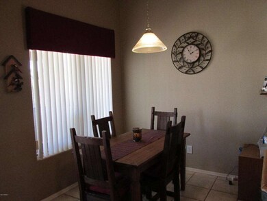 8 Eat In Kitchen Area