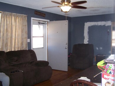 21 x 11, Hardwood Floors, Ceiling Fan