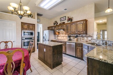 Large Kitchen with Eat-In Area
