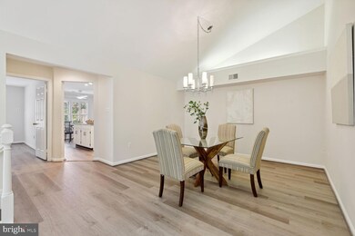 10817 Luxberry Dr, Rockville, MD 20852 - photo 6