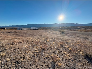 735 E Vulcan Dr, Meadview, AZ 86444 - photo 2