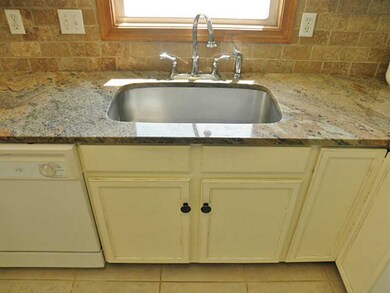 147 Hidden Lake Dr, Saunderstown, RI 02874 - photo 4