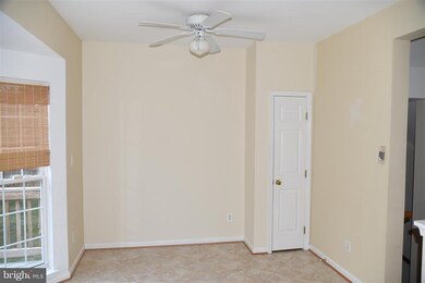 2579 Chase Wellesley Dr, Herndon, VA 20171 - photo 7