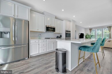 7202 Clagett Dr, Landover, MD 20785 - photo 4