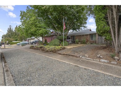 109 E Pinehurst Dr, Newberg, OR 97132 - photo 3