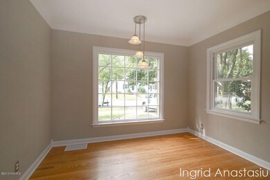 Dining with Panorama Window