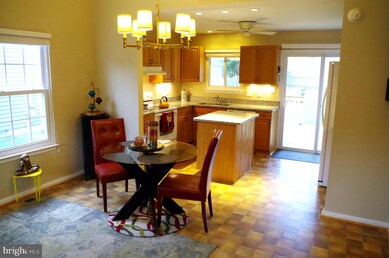 1070 Berkley Dr, Sykesville, MD 21784 - photo 4