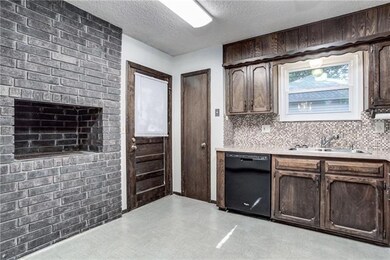 4813 Stearns Ln, Shawnee, KS 66203 - photo 7