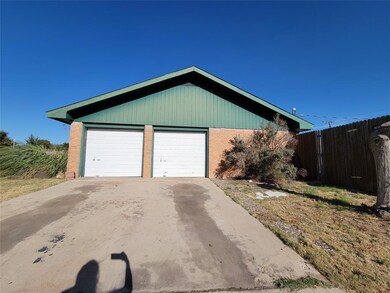 2225 Cimmaron Dr, Midland, TX 79705 - photo 3