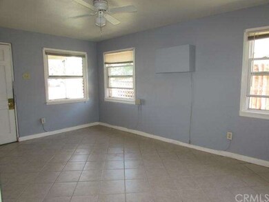 Dual pane windows with blinds and ceiling fan