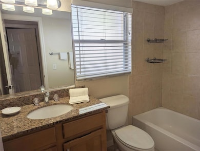 906 La Costa Cir unit 5, Sarasota, FL 34237 - photo 5
